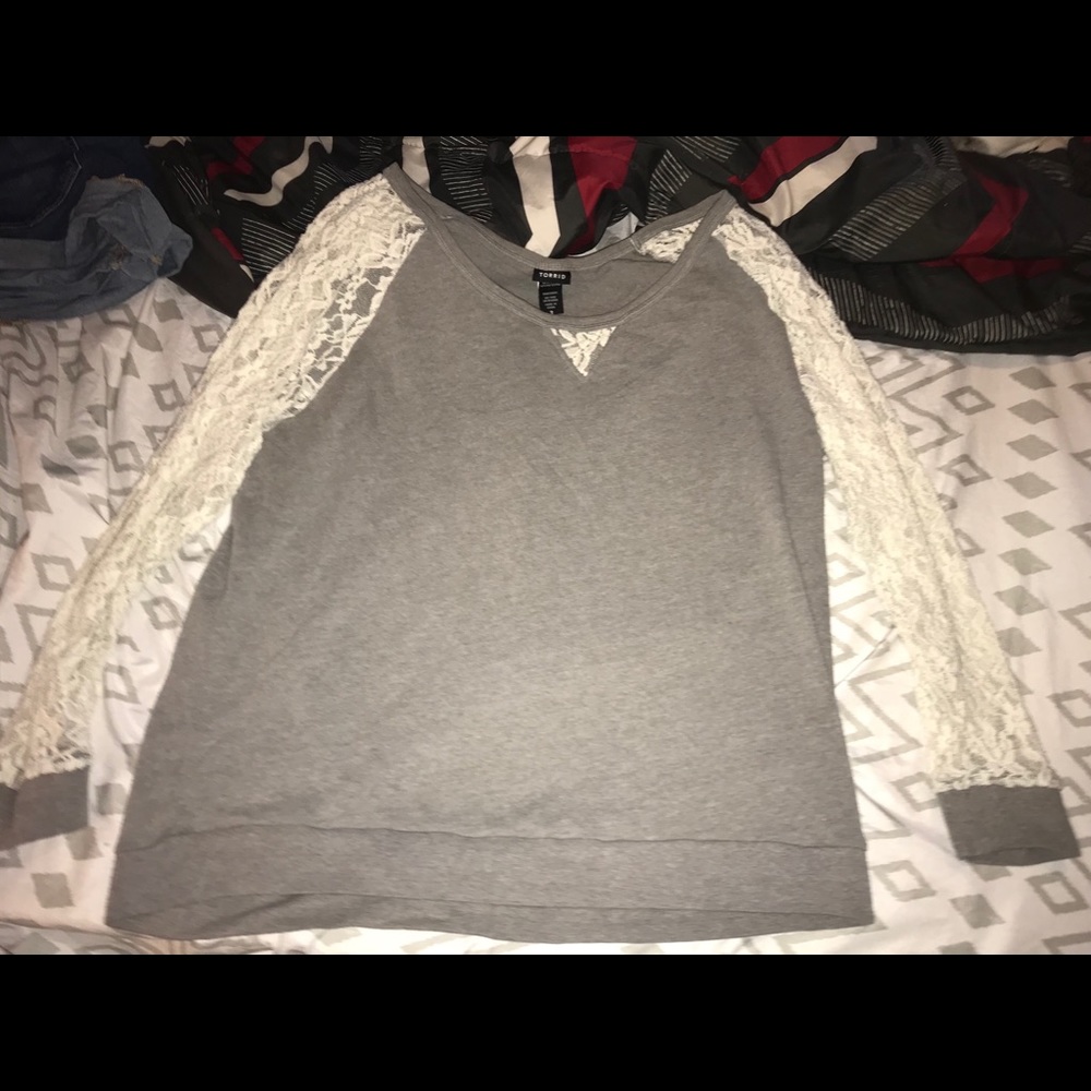 Long sleeve sweater with Lacey sleeves